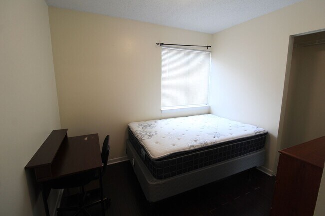 Building Photo - 1342 Hunters Rd