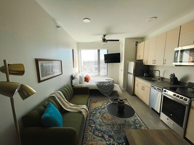 Building Photo - 2530 University Ave