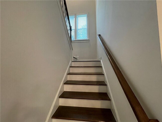 Building Photo - 673 Avondale Creek Dr.