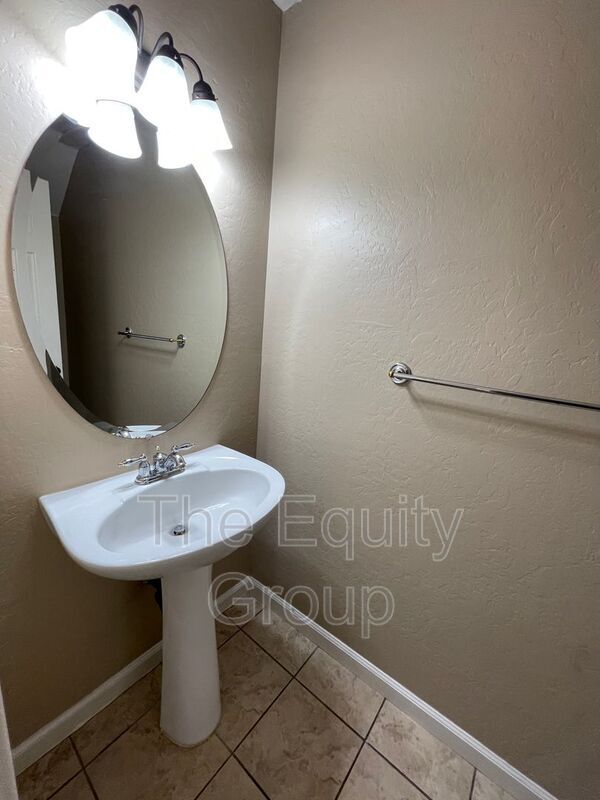 Building Photo - 3237 Winslow St