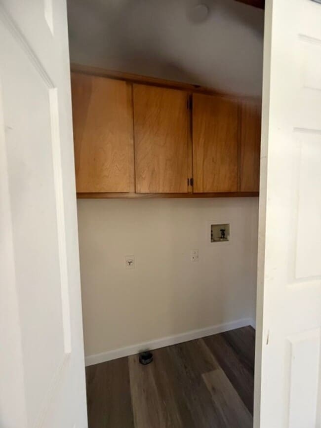 Building Photo - 2 Bedroom Duplex close to I -140 Contact Debra Johnson (865) 591-8281