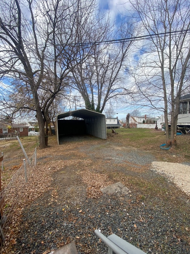 Building Photo - Dundalk - 3 bedrooms and 2.5 baths Available!