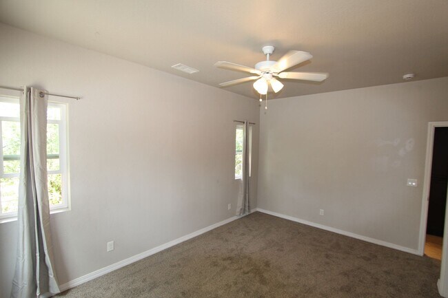 Building Photo - 504 S O'Leary St