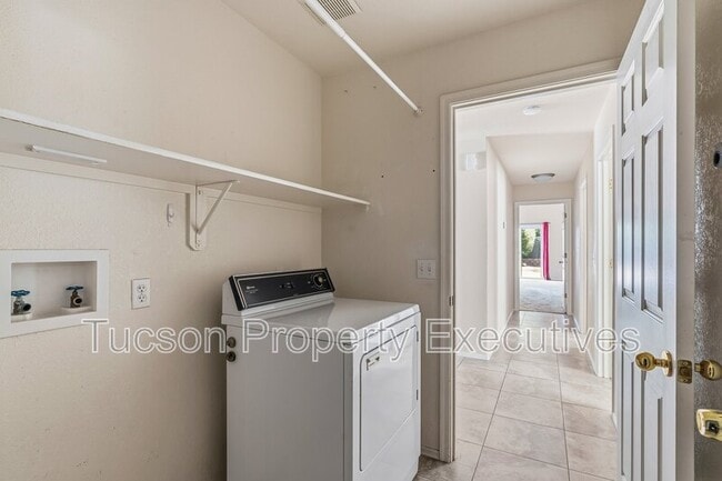 Building Photo - 13256 N Hammerstone Ln