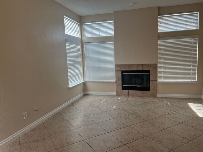 Building Photo - 9824 Cross Creek Way