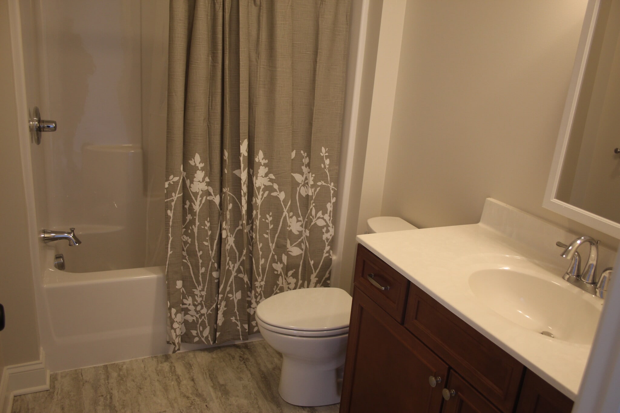 Main bath - 5870 Cooper St