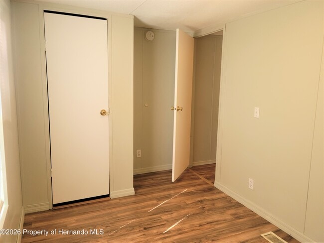 Building Photo - 5323 S Knobhill Terrace