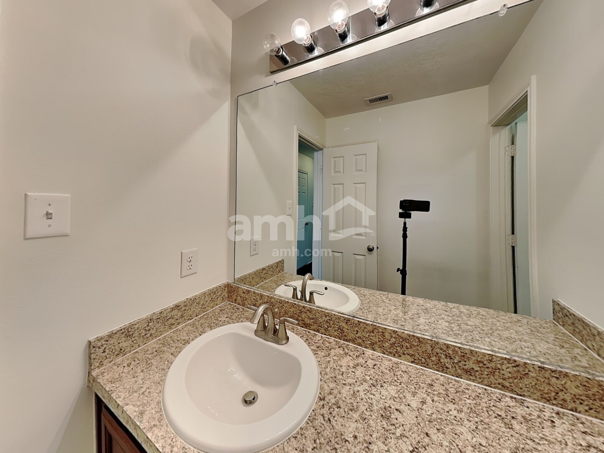 Building Photo - 3919 Hawthorne Glen Ct