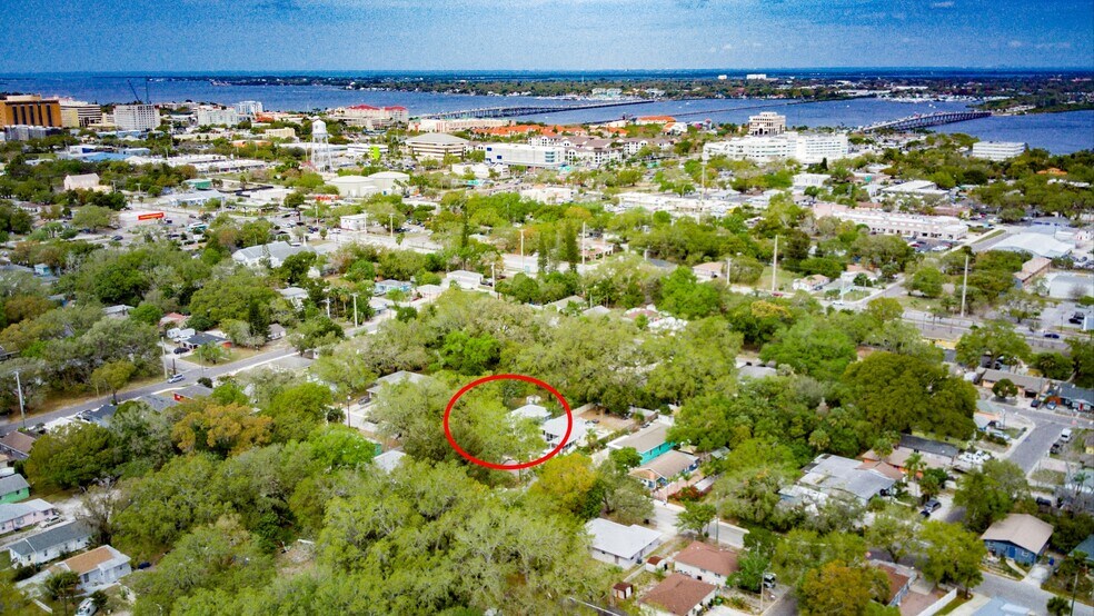 GREAT LOCATION - 325 11th Ave E