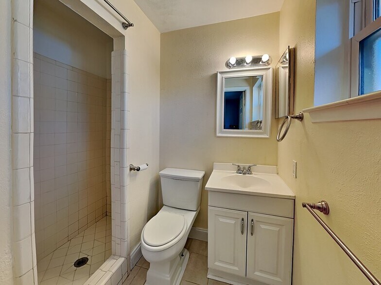 Building Photo - 1814 Glenwick Ln