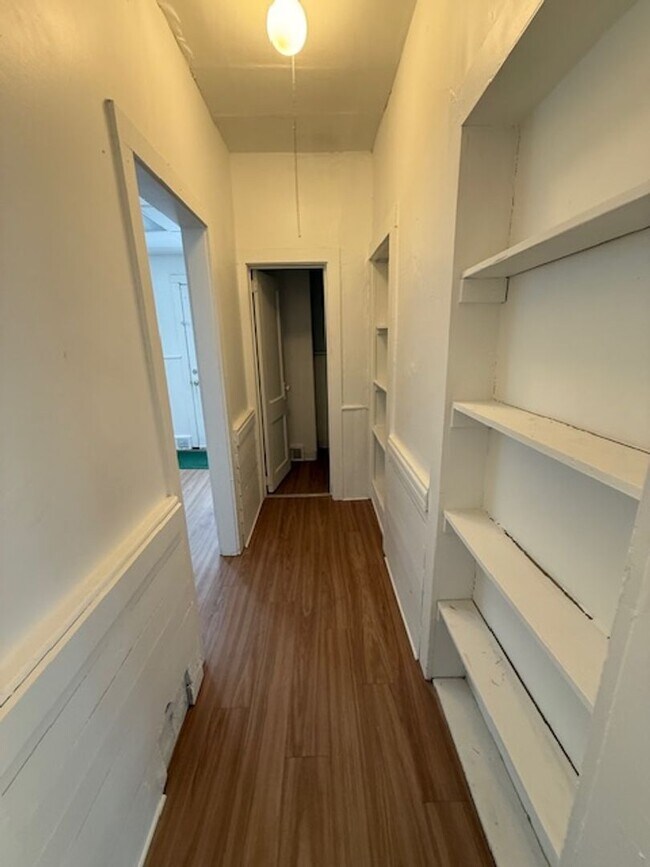 Building Photo - 119/121 N. Clinton St.