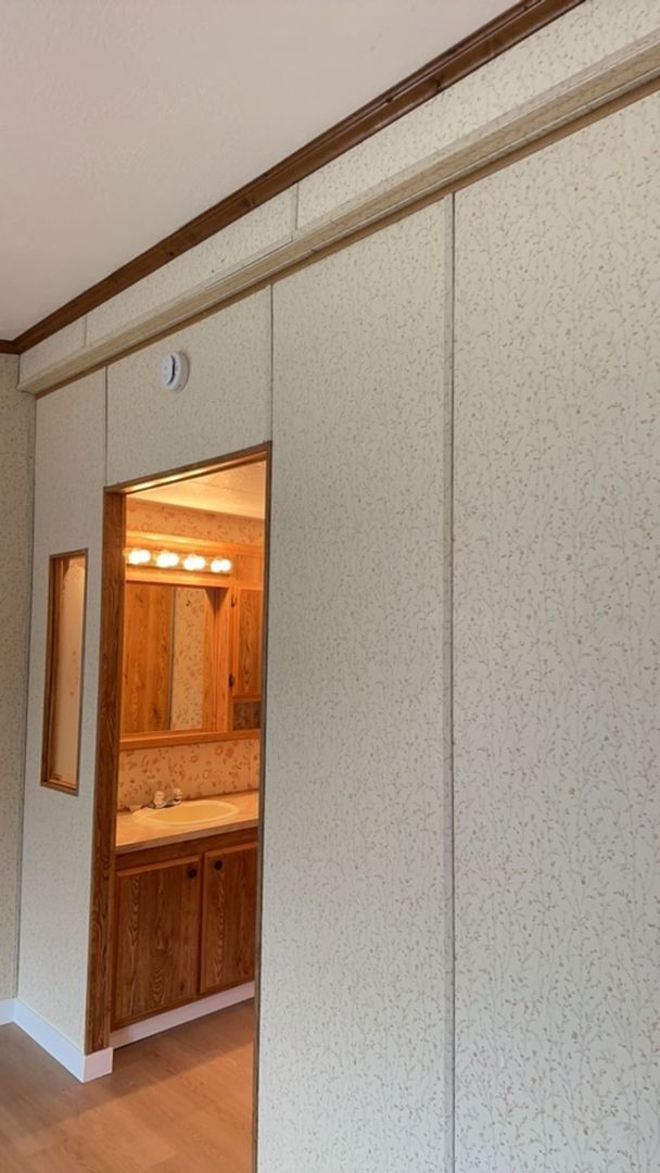 Building Photo - Two Bedroom House