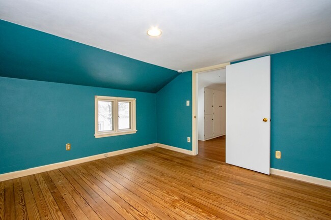 Building Photo - Two bedroom single-family home