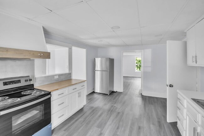 Building Photo - Updated 2-Bedroom Mill Home in Anderson, S...