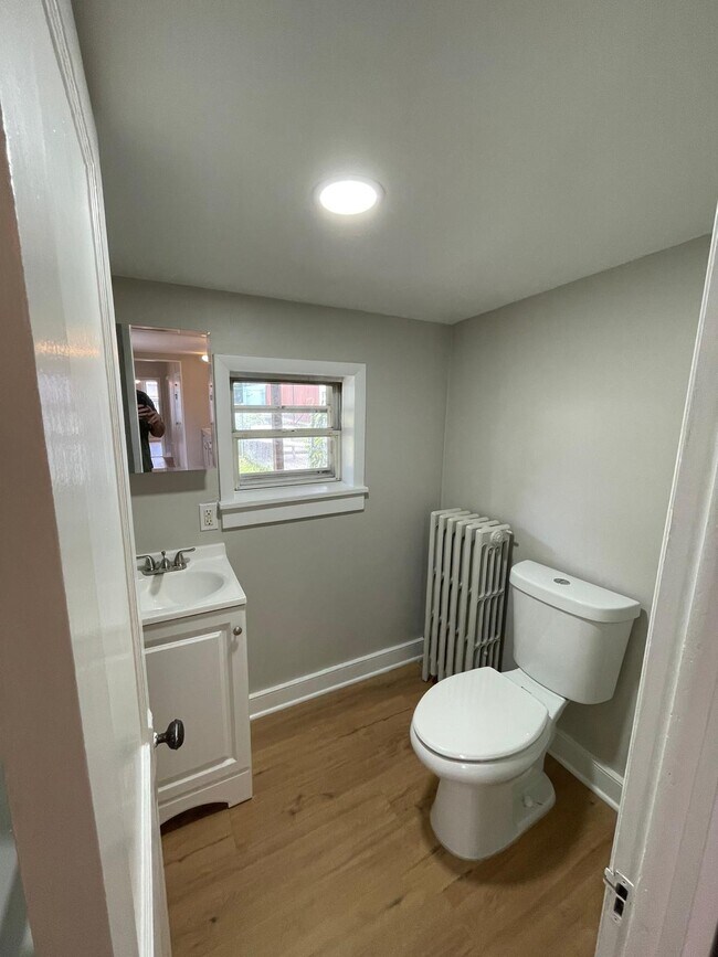bathroom - 114 Mercer St
