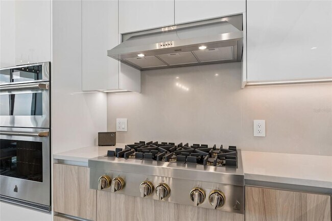 Building Photo - 400 Central Ave