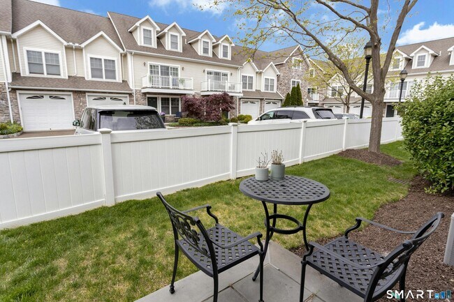 Building Photo - 39 Maple Tree Ave