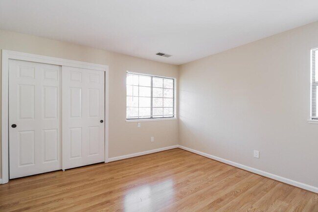 Building Photo - 412 Wood Hollow Dr