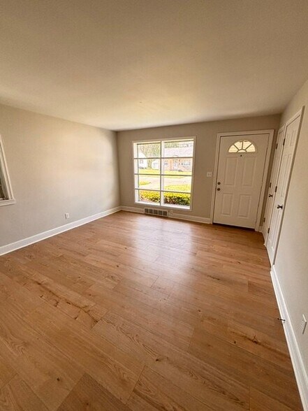 Building Photo - 106 Grimm Heights Ave