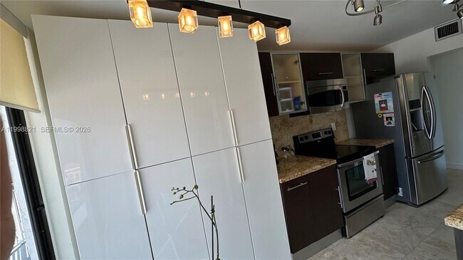 Building Photo - 210 174th St