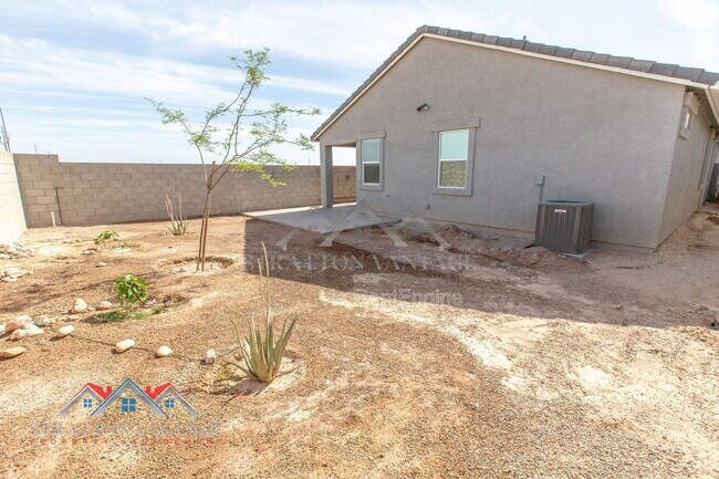 Building Photo - 1673 N Wrigley Dr