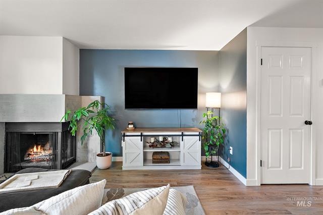 Building Photo - 529 S Beach St