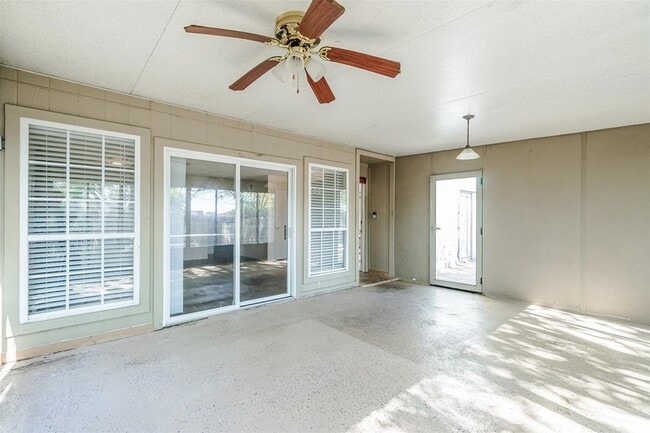 Building Photo - 2106 Lamplight Village Cir
