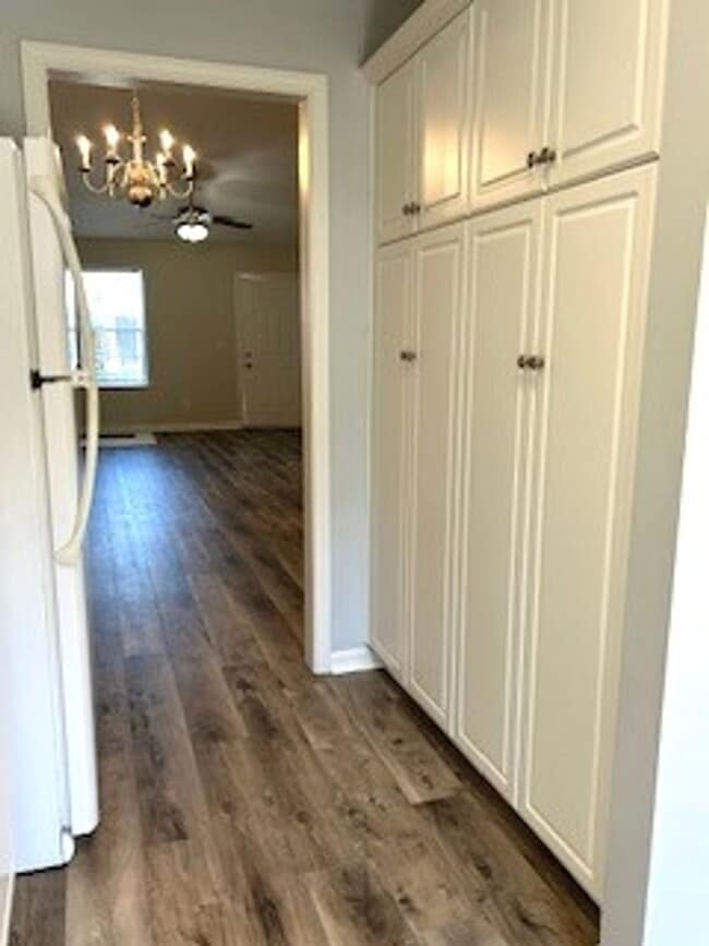 Building Photo - 1810 Lauren Ln