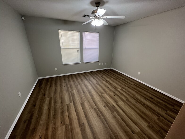 Master bedroom - 1208 Hollow Tree Ter