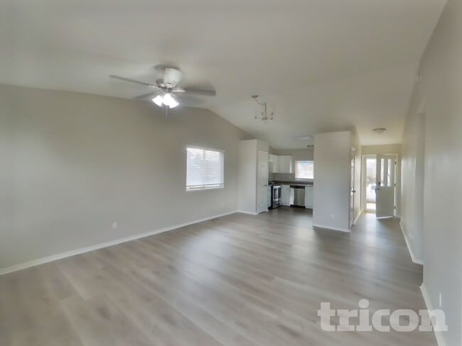 Building Photo - 6625 Bear Tooth Dr