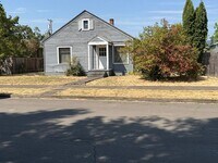Building Photo - 844 D St