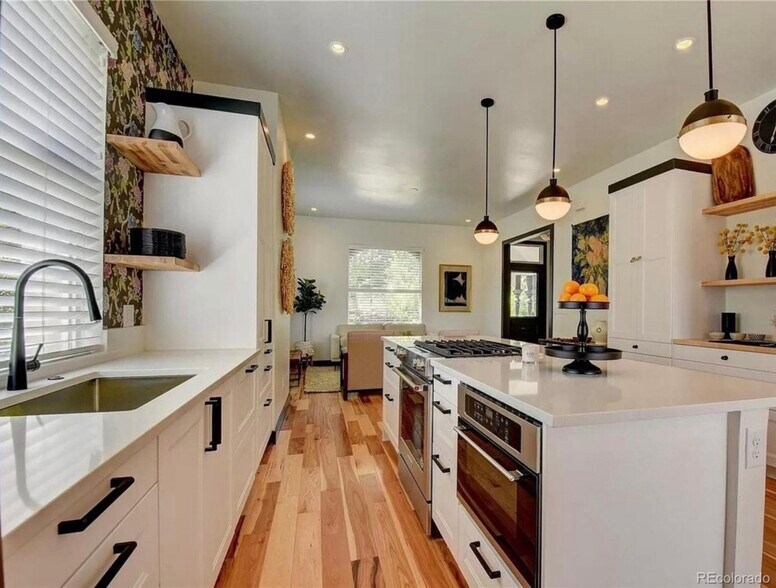 Building Photo - 2126 Grove St