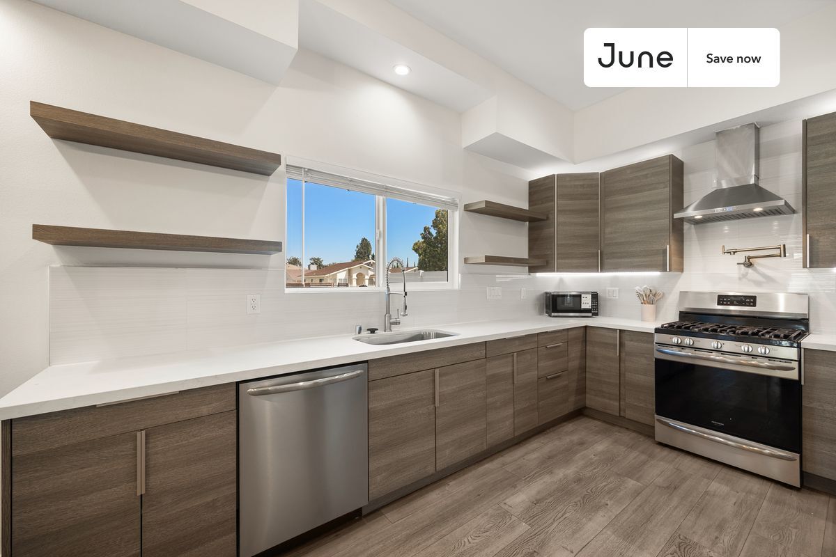 Building Photo - 5637 Riverton Ave