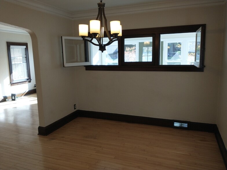Building Photo - 1315 29th Ave NE