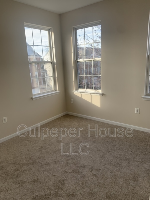 Building Photo - 43771 Maison Blanc Square