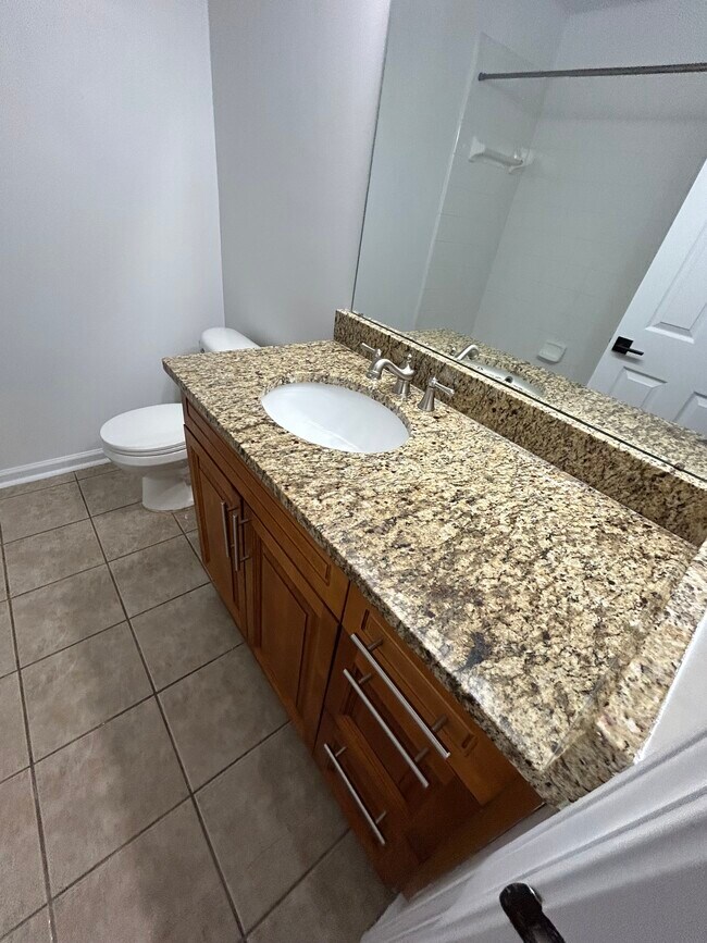 Building Photo - 13715 Richmond Park Dr N