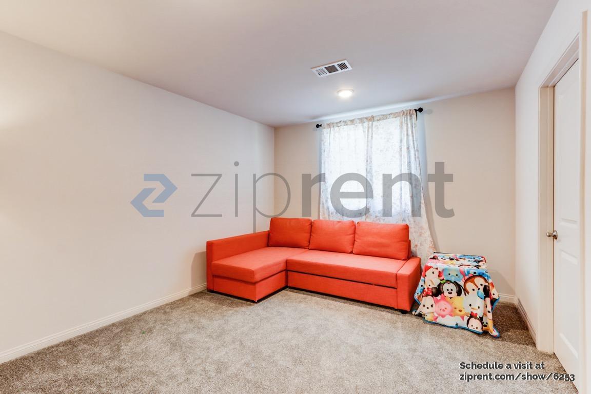 Building Photo - Unit