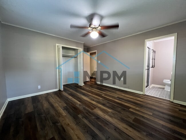 Building Photo - 616 Lakeshore Dr