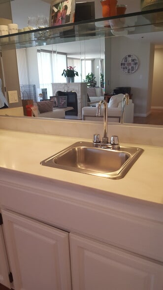 Wet bar - 222 Monterey Rd
