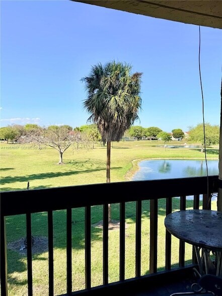 Building Photo - 281 W Park Dr