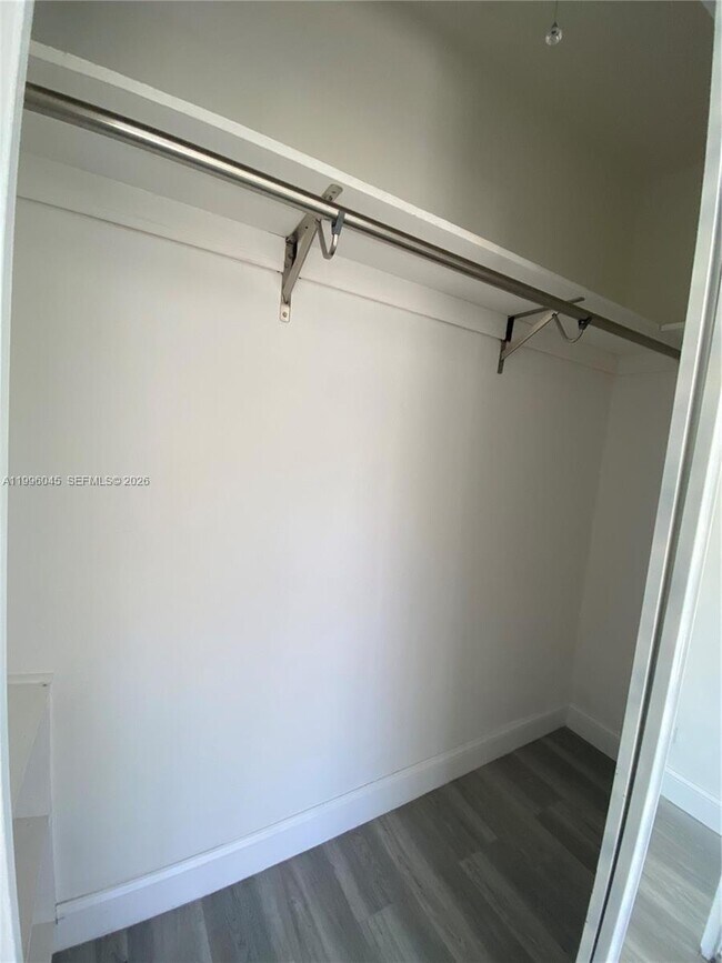 Building Photo - 1101 Bay Dr