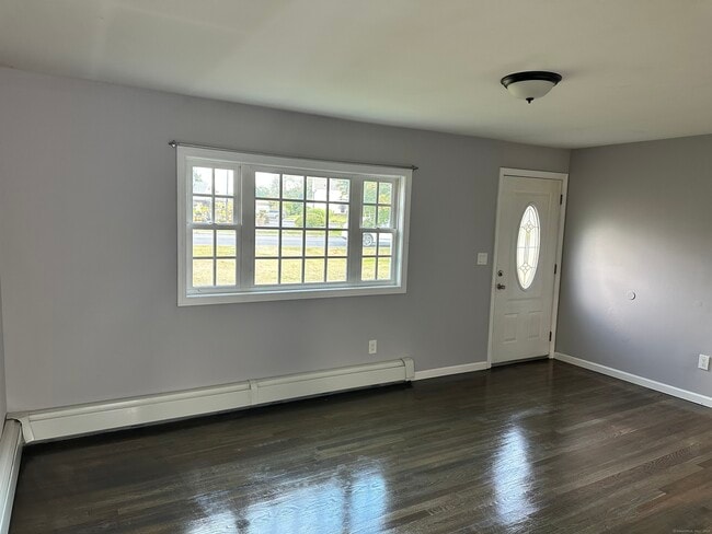 Building Photo - 484 Meriden Ave