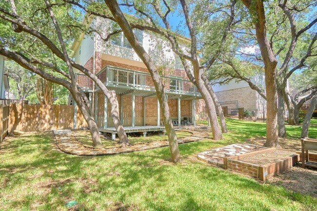 Building Photo - Mission Ridge beauty-4 bedroom 3 1/2 bath-...