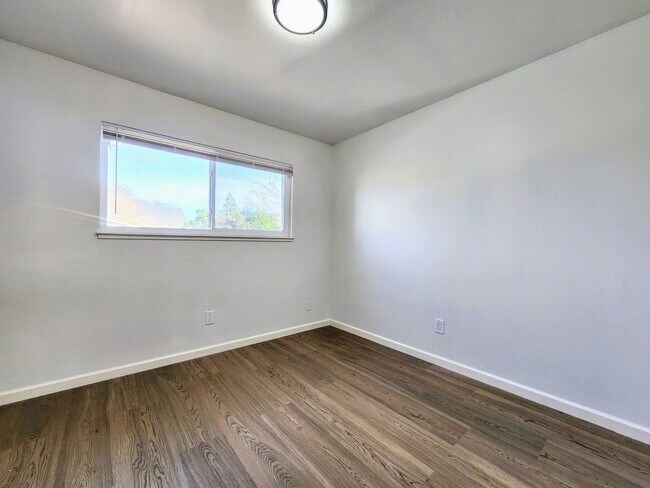 Building Photo - 4442 Yukon Dr
