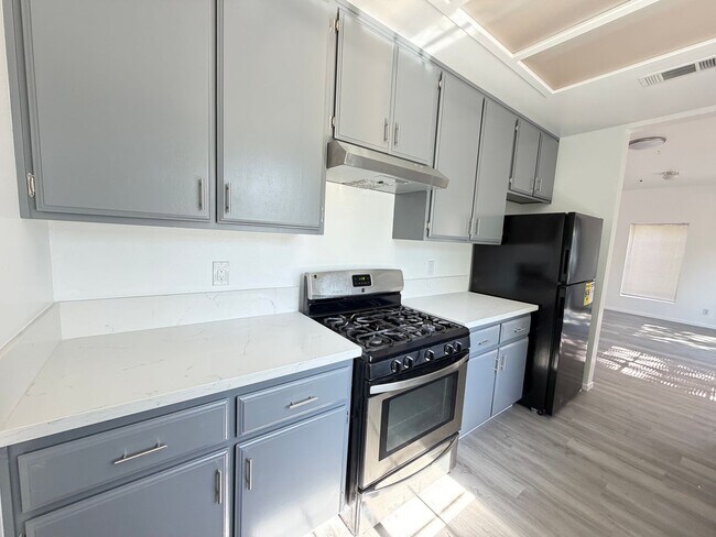 Building Photo - 607Ynez