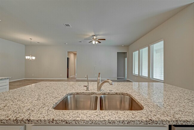Building Photo - 14111 Lake Lodge Dr