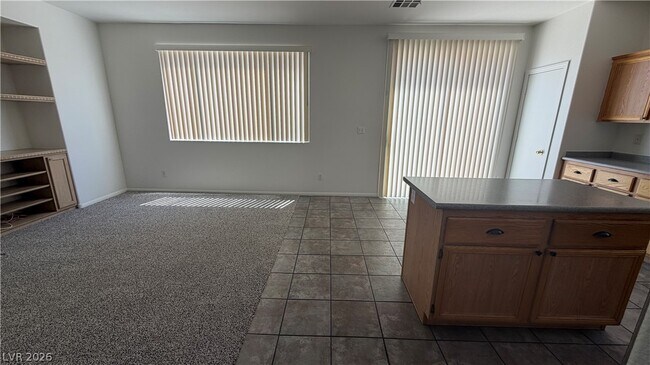 Building Photo - 2424 Predera Ave