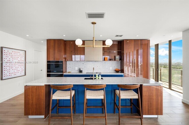 Building Photo - 2678 Tigertail Ave