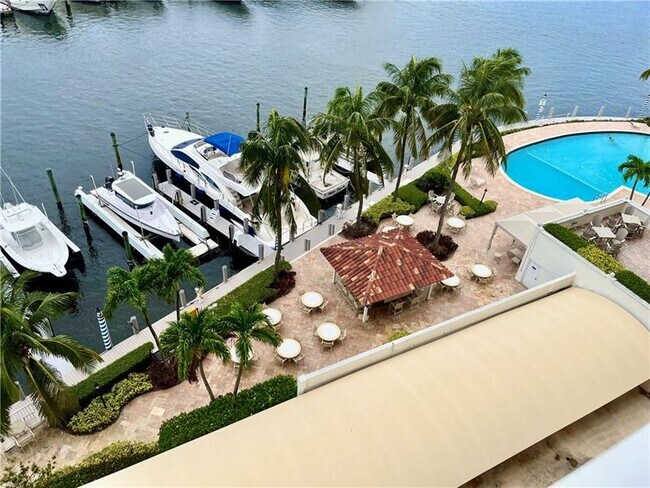 Building Photo - 1 Las Olas Cir