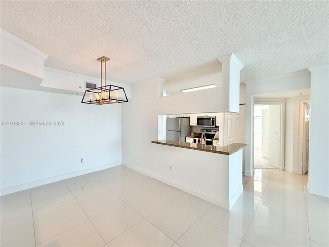 Building Photo - 17100 N Bay Rd